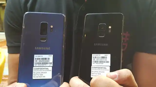 Samsung Galaxy S9+ with dual rear cameras (left), Galaxy S9 with a single rear camera (right).