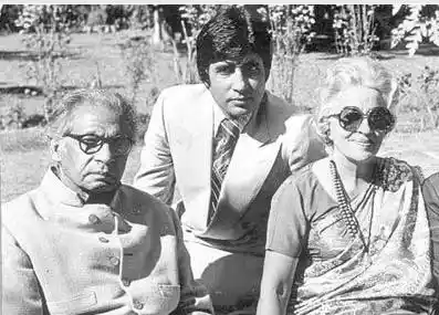 Amitabh with his parents Harivansh and Teji Bachchan. 