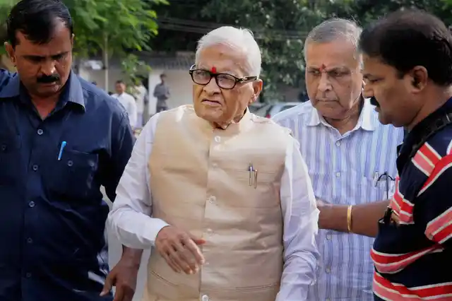 Former Bihar CM Jagannath Mishra at Ranchi court, after his acquittal.