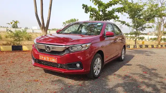 The Honda Amaze looks like a smaller version of the Honda City now. 