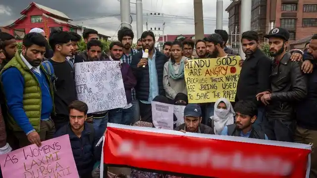 Protest in Srinagar against the rape and murder of an 8-year-old girl in Kathua.