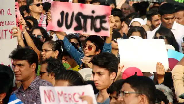 Kiran Rao a placard which says ‘justice’at the protest.