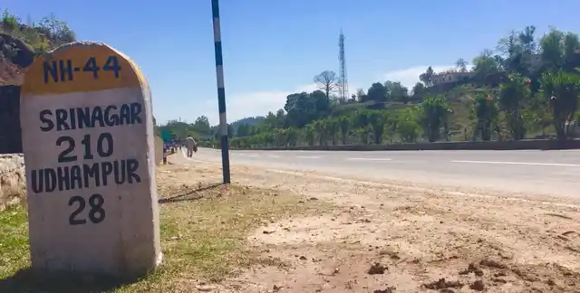 The family, which is already ahead of Udhampur ahead of schedule is constantly on the move. They want to reach high up in Kashmir for the summer where they can get peace of mind.