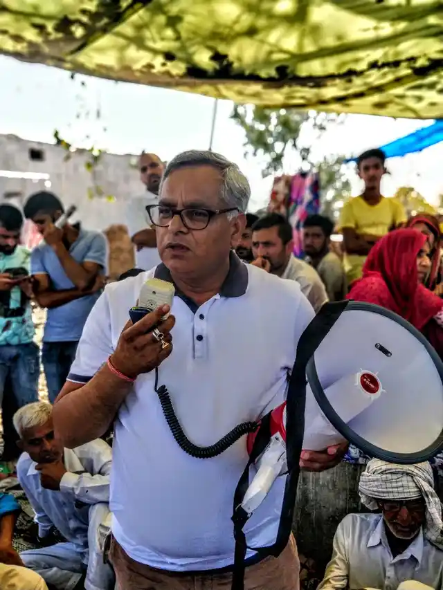Kant Kumar speaking into the microphone at a Hindu Ekta Manch gathering.