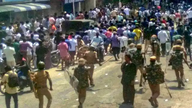 Police personnel tackles agitators in Tamil Nadu’s Tuticorin. 