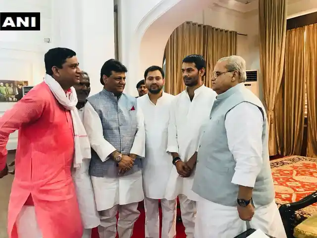 Leaders of the RJD and other allied parties meet Bihar governor Satyapal Malik