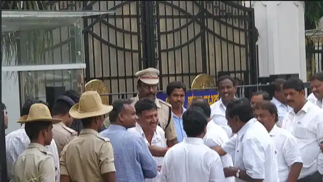 Congress leaders DK Shivakumar and Priyank Kharge reach Raj Bhavan