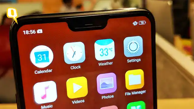Oppo F7 allows you to conveniently hide the notch from the settings menu.