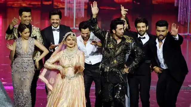 Younger Bollwood stars joined Rekha on stage at the end of her performance.