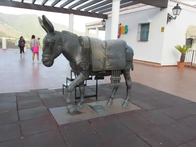 Donkey statue at the entry point of Mijas.