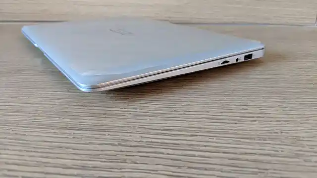Sturdy design and build quality of the laptop. 