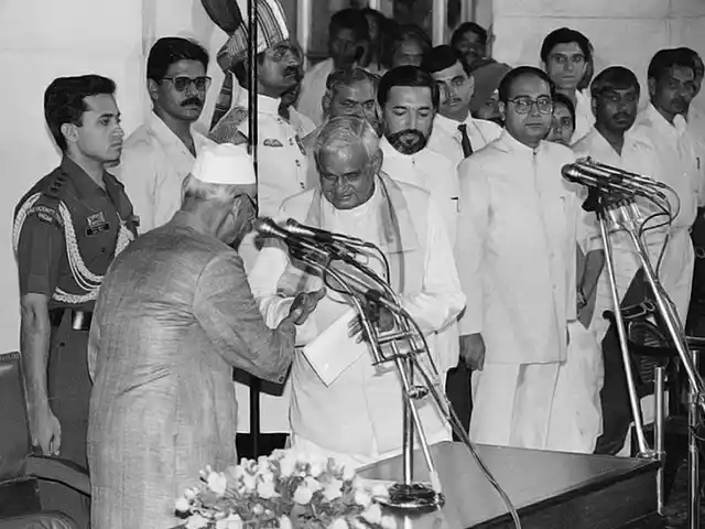 Atal Bihari Vajpayee greets (then) President Shankar Dayal Sharma at his swearing-in ceremony.