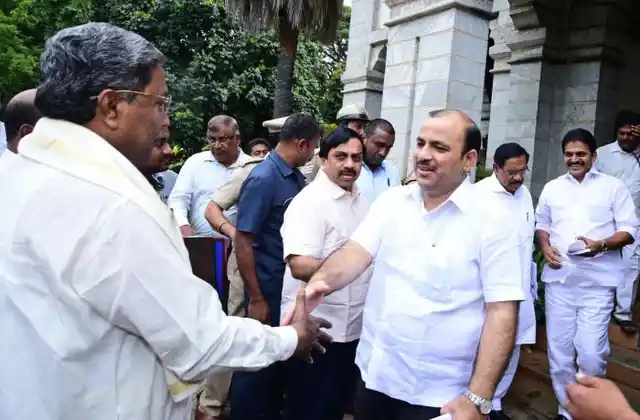 JD(S) General Secretary Danish Ali greets former Chief Minister Siddaramaiah ahead of the first coalition coordination committee meeting on 14 June.