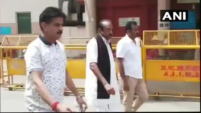 Vaiko arrived at AIIMS to meet former PM Atal Bihari Vajpayee.
