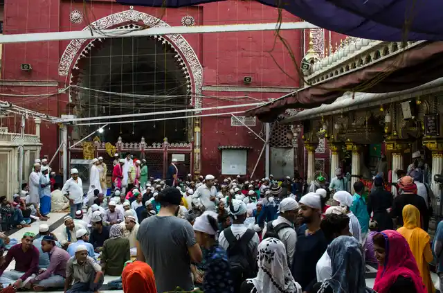 According to Syed Suhail Nizami, caretaker of the Hazrat Nizamuddin Dargah, thousands of devotees visit the shrine everyday.