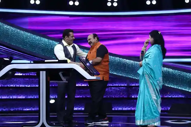 Sanjeev Shrivastava and Salman Khan share a laugh.