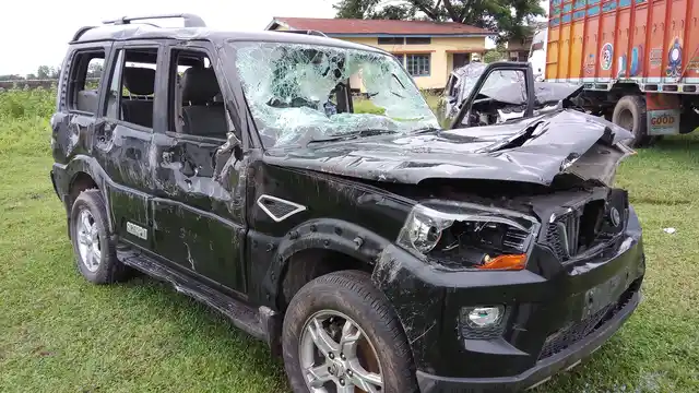The damaged SUV in which Nilotpal and Abhijeet had driven to Karbi Anglong is parked at the Dok Moka police station. 
