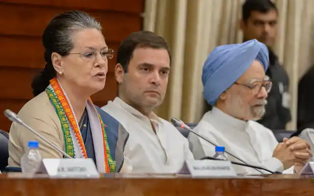 UPA chairperson Sonia Gandhi speaks as party president Rahul Gandhi and former prime minister Manmohan Singh look on, at extended CWC meeting in New Delhi.