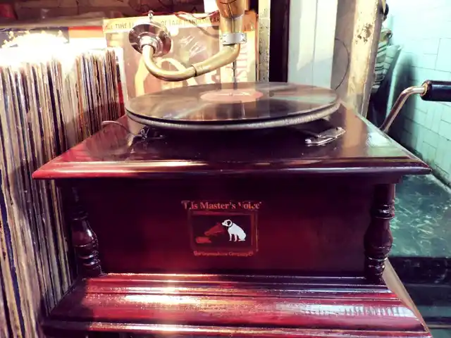 The Gramophone Company, one of the most widely known manufacturers of gramophones. The tagline reads “His Master’s Voice”