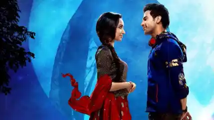 The first poster of <i>Stree</i> featuring Rajkummar Rao and Shraddha Kapoor.