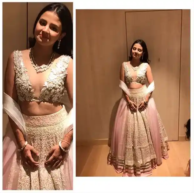 Sakshi Singh Dhoni seen in a Manish Malhotra couture <i>lehenga</i> on day 2, this one was a show-stealer hands down.