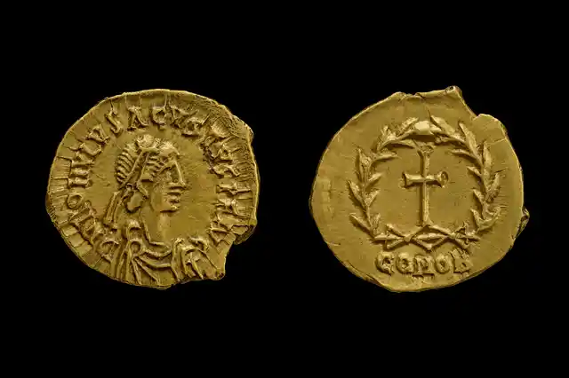 Roman coin of Romulus AugustulusGold, AD 475–76, Milan, Italy