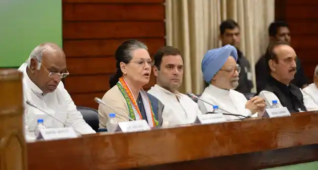 Congress’ Mallikarjan Kharge, Sonia Gandhi, Rahul Gandhi, Manmohan Singh and Ghulam Nabi Azad at the CWC meeting.