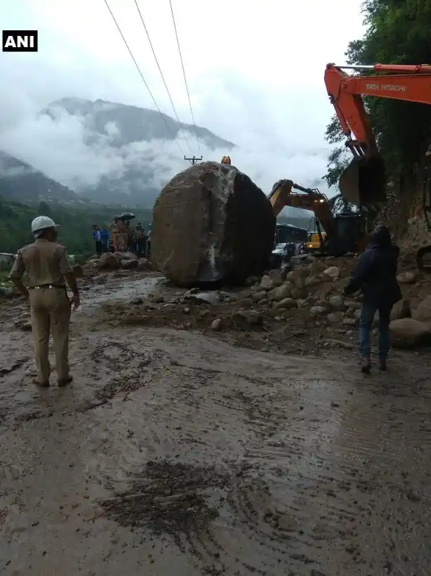 Boulders fell on National Highway 3 disrupting traffic.