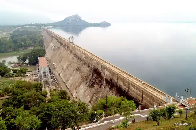 After the water level crossed the 100-ft mark, Public Works Department (PWD) officials performed ‘pooja’ at the dam premises by offering flowers.