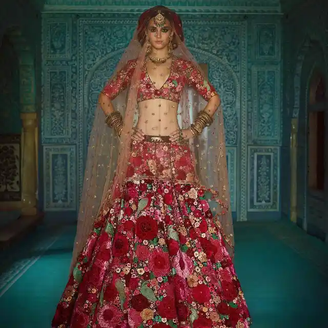 Sabyasachi’s ‘Dil-guldasta’ lehenga.