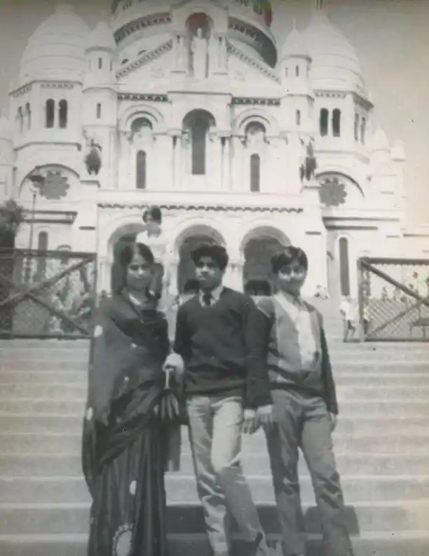 Nilima Samanta (L) with her sons Ashim (C) and Samir (R) in happier times.