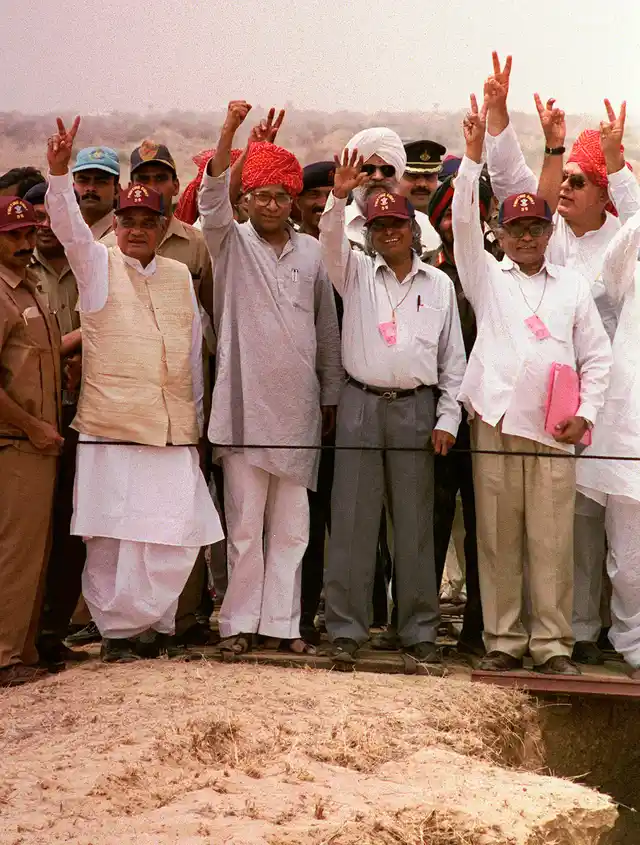 20 May, 1998 file photo, from left, Indian Prime Minister Atal Bihari Vajpayee, Defense Minister George Fernandes, founder of the Indian nuclear program APJ Abdul Kalam, and Atomic Energy Chief R Chidambaram display the victory symbol. 