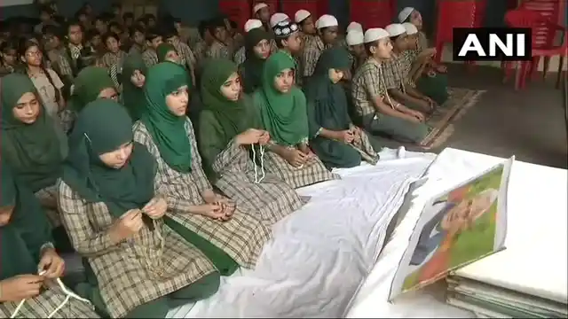 Students in Lucknow pray for Vajpayee. 