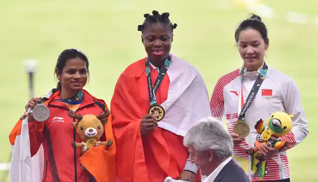 Silver medal winner Indian athlete Dutee Chand (L) at a medal ceremony of women’s 100m final track event at the 18th Asian Games 2018 in Jakarta, Indonesia on Sunday.