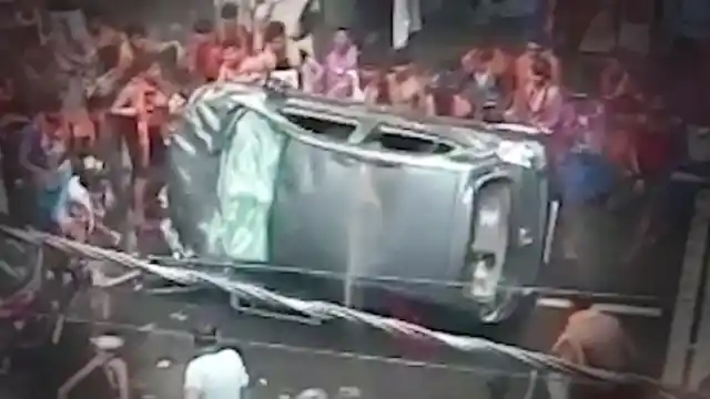 A group of Kanwar Yatris vandalise a car in Delhi’s Moti Nagar