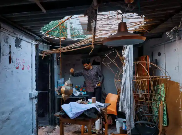 Akshat loves visiting the ‘Loha’ (Iron) market to get scrap metal pieces that he combines in his art installations.
