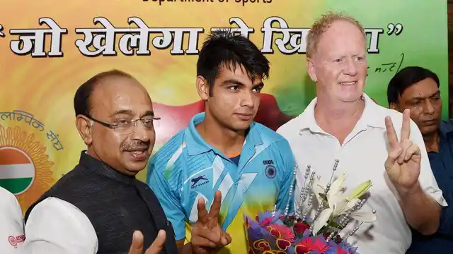 Neeraj with his old coach Gary Calvert at a felicitation ceremony in Delhi following his U20 World Championship win in 2016.