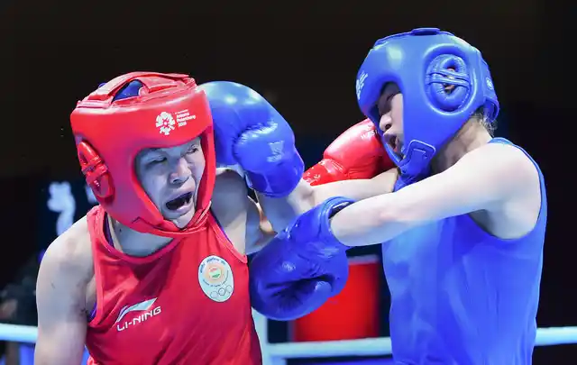 Jakarta: India’s Sarjubala Devi and China’s Chang Yuan during the women’s fly (51 kg) quarterfinal boxing event at the 18th Asian Games.
