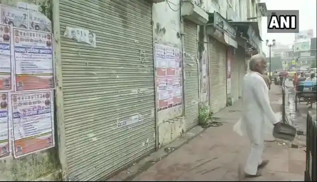 Shops remain closed in Lucknow in view of the Bharat Bandh.