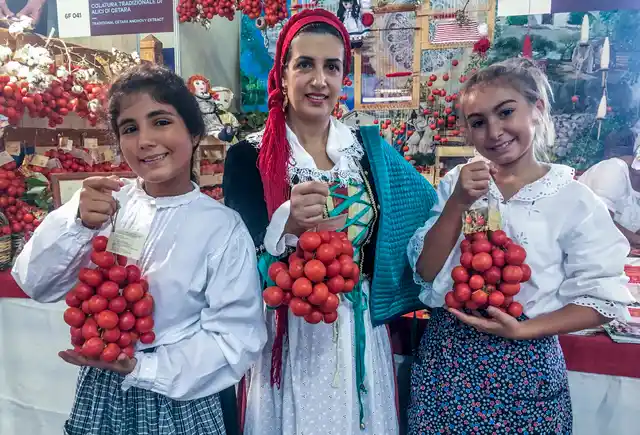 Rosa, 12-year-old Giovanna and 13-year-old Marisol are part of a farmer cooperative who grow the Regina Tomatoes.