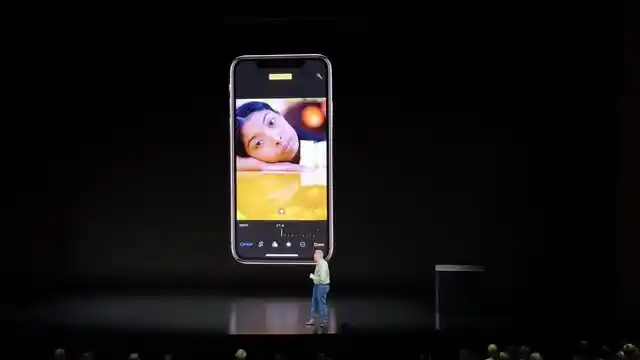 Portrait mode with the help of A12 processor gets smarter. 