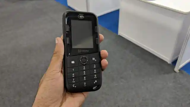 The DXP32 comes with 2G mobile connectivity.