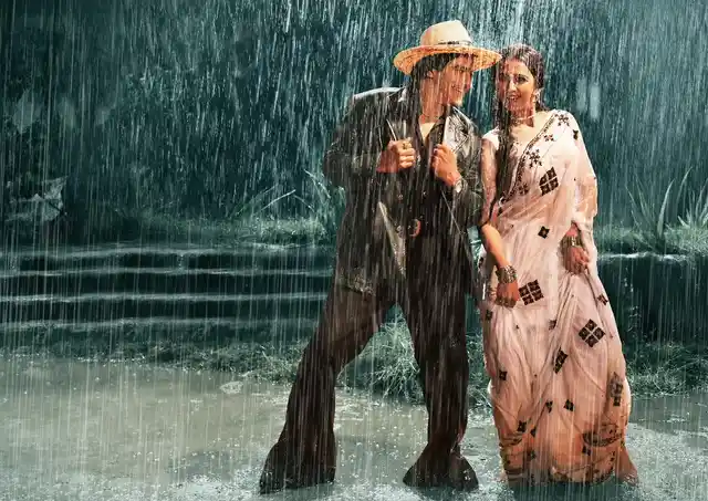 Nandamuri Balakrishna and Rakul Preet recreating a moment from the classic hit <i>Vetagadu</i>.