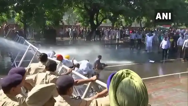 Police use water cannons at protesting Congress workers in Chandigarh