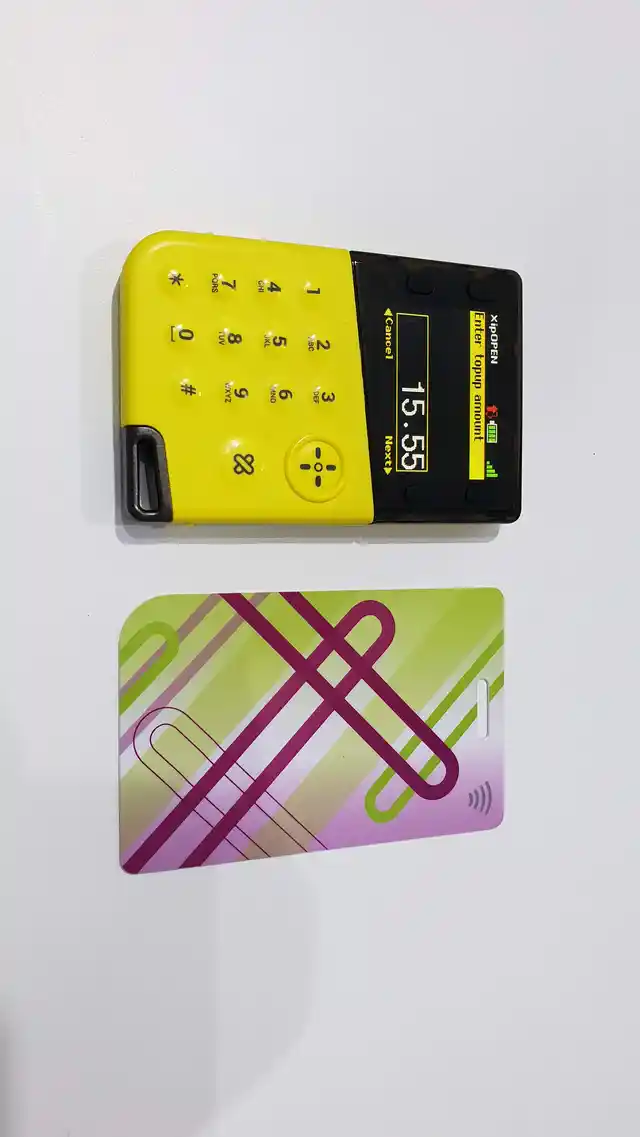 Smart cards that are compatible with portable terminals. 