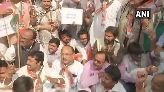 Congress workers hold a protest outside the CBI office in Patna against the removal of CBI Director Alok Verma.