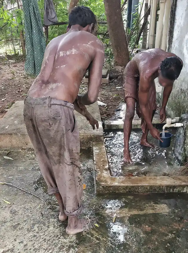 There are no fixed working hours for a private worker like him.