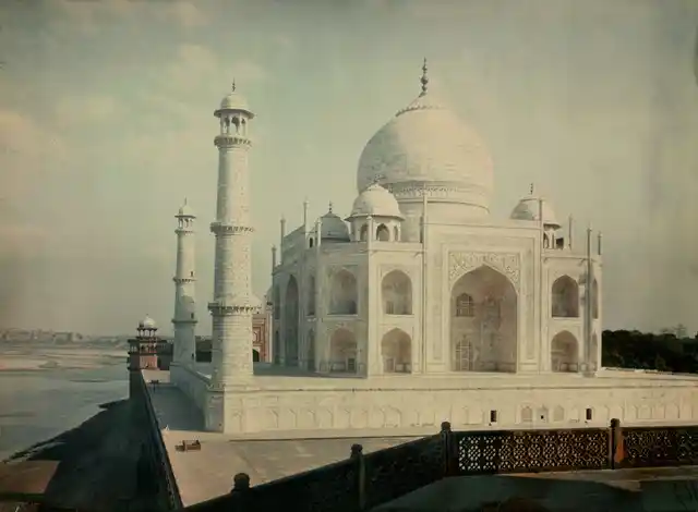 A view of the Taj Mahal on the Yamuna River, 1923.