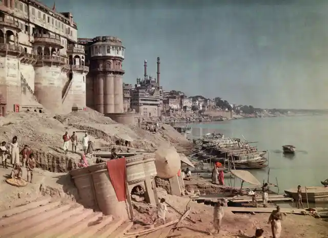 A view of a bathing ghat on the shores of The Ganges in India, 1923.