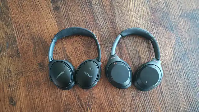 The Bose QC35 II supports a 2.5 mm headphone jack.